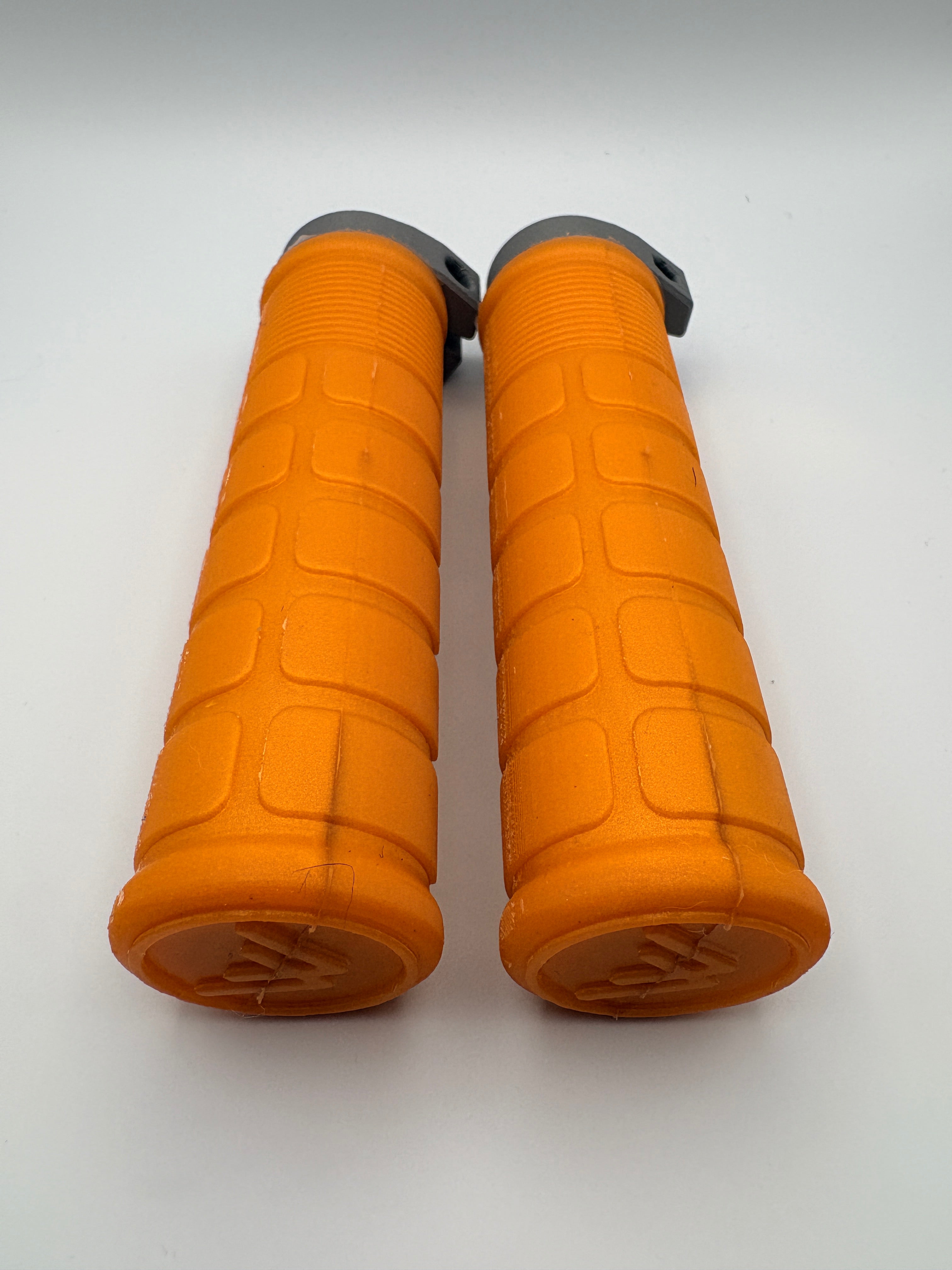 34mm MTB AirGRIPS Silicone Ridge (Gummy Silicone)