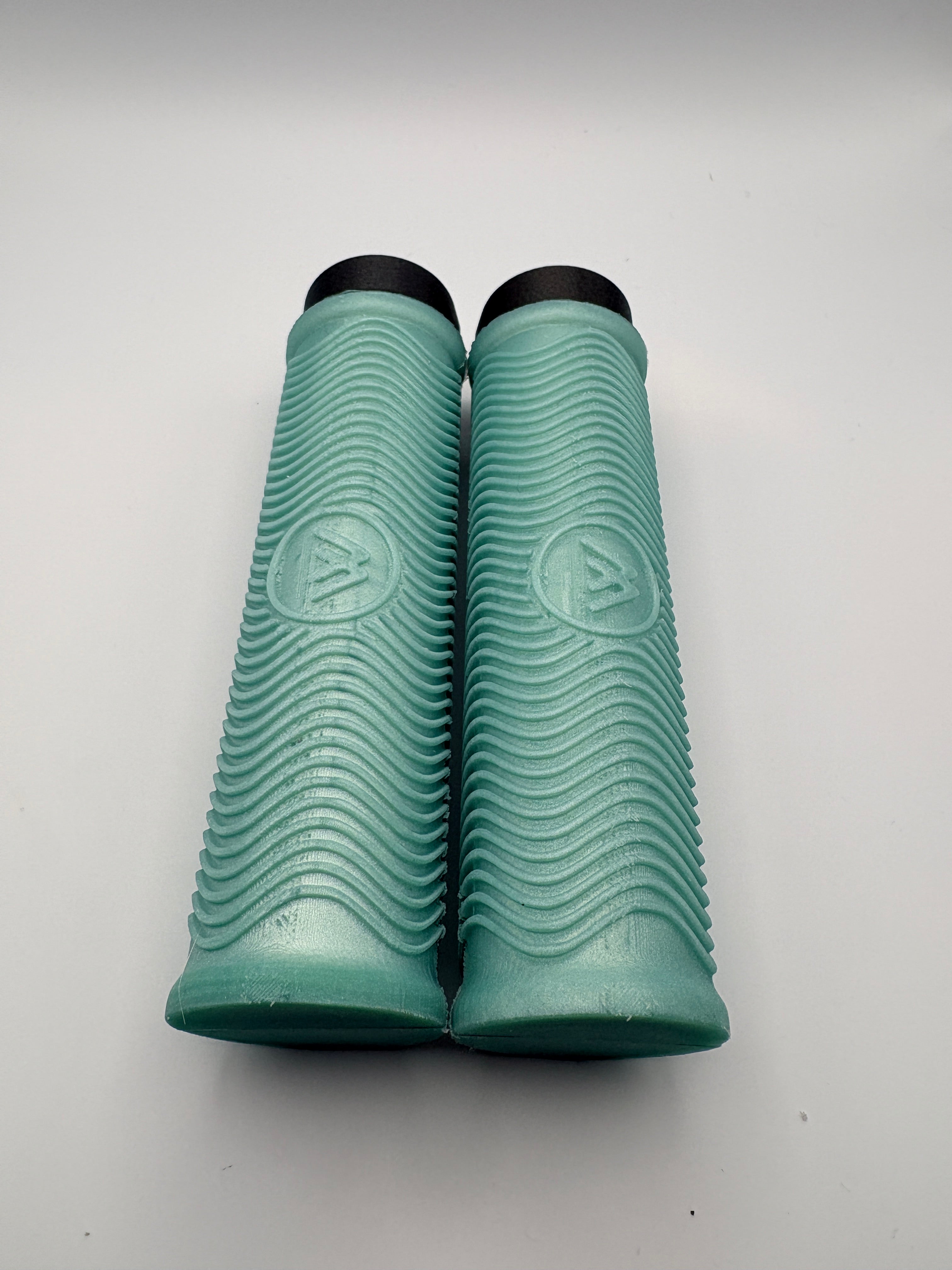 34mm MTB AirGRIPS Silicone Wave (Gummy Silicone)
