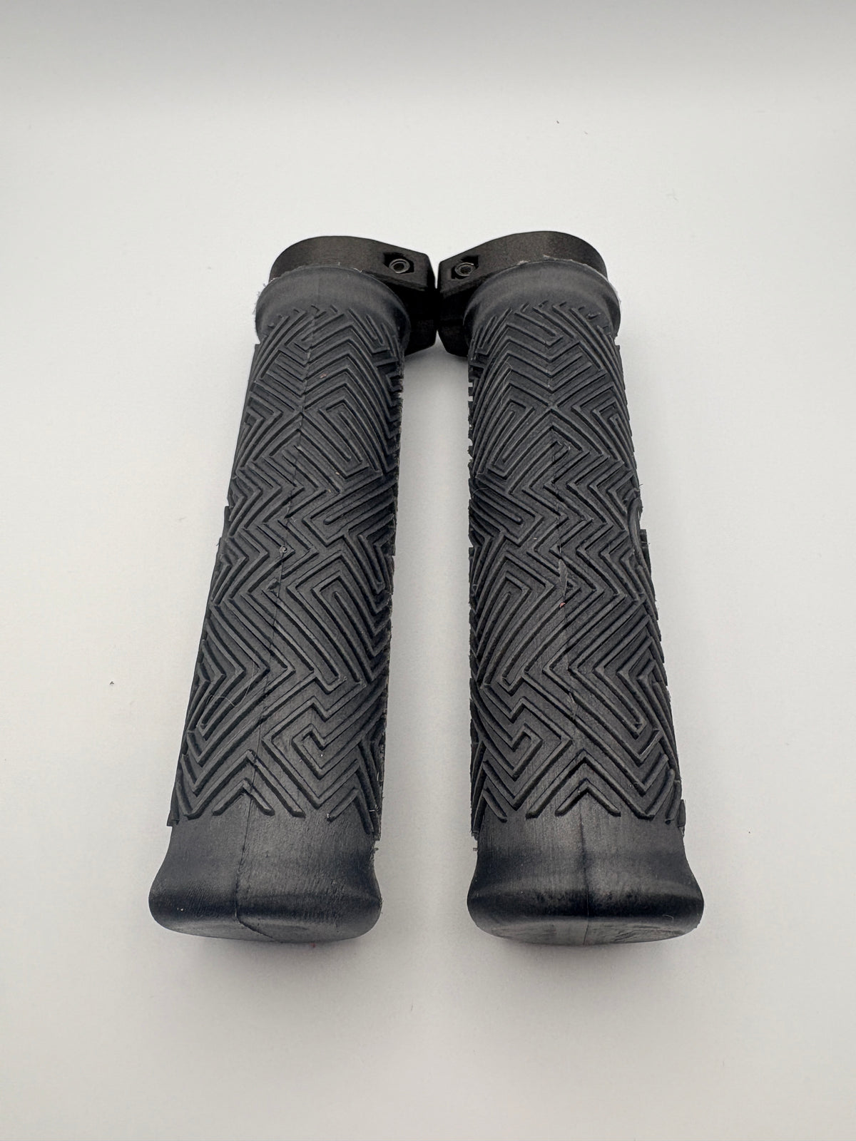 32mm MTB AirGRIPS Silicone Maze (Gummy Silicone)