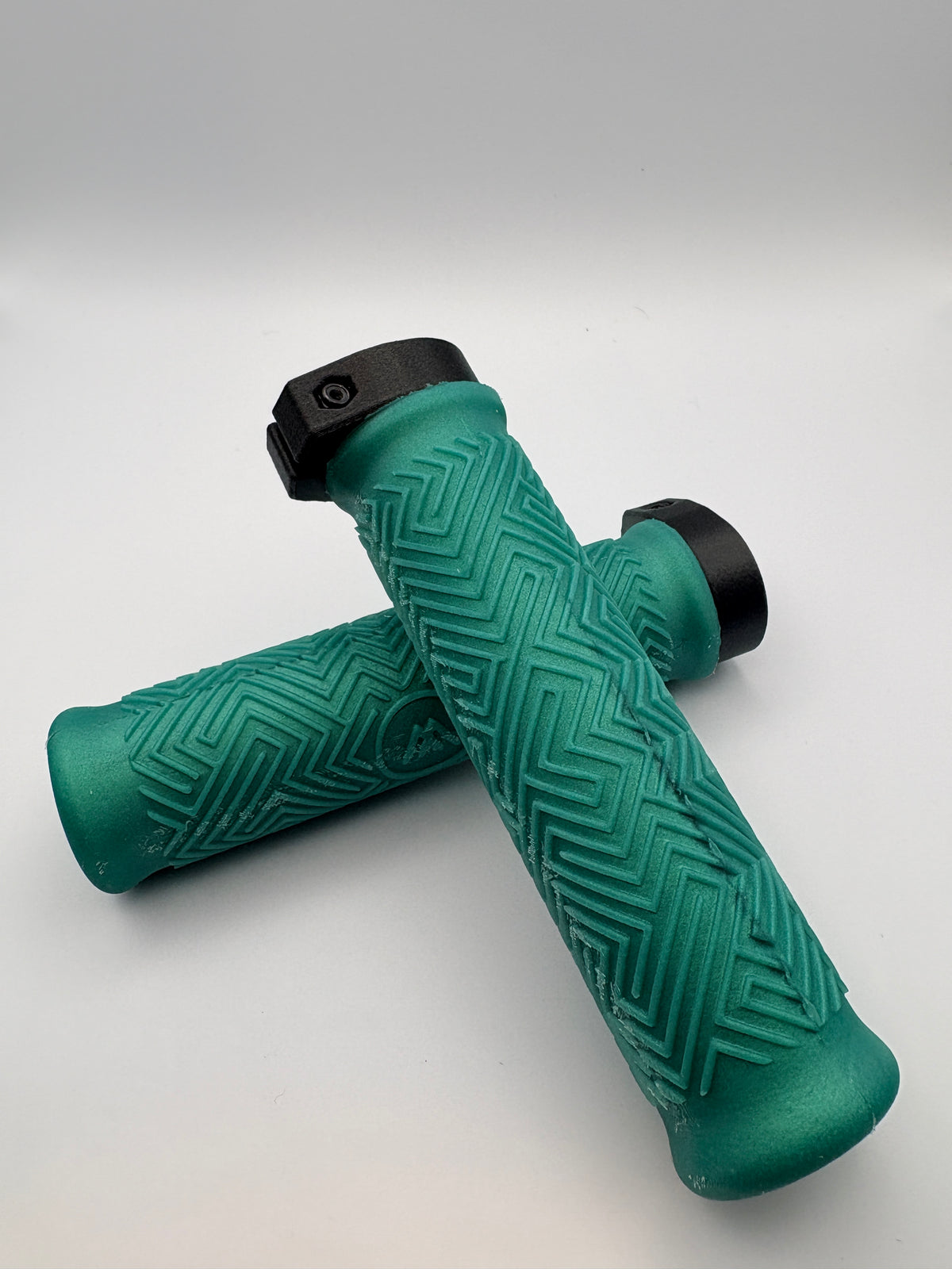 32mm MTB AirGRIPS Silicone Maze (Gummy Silicone)