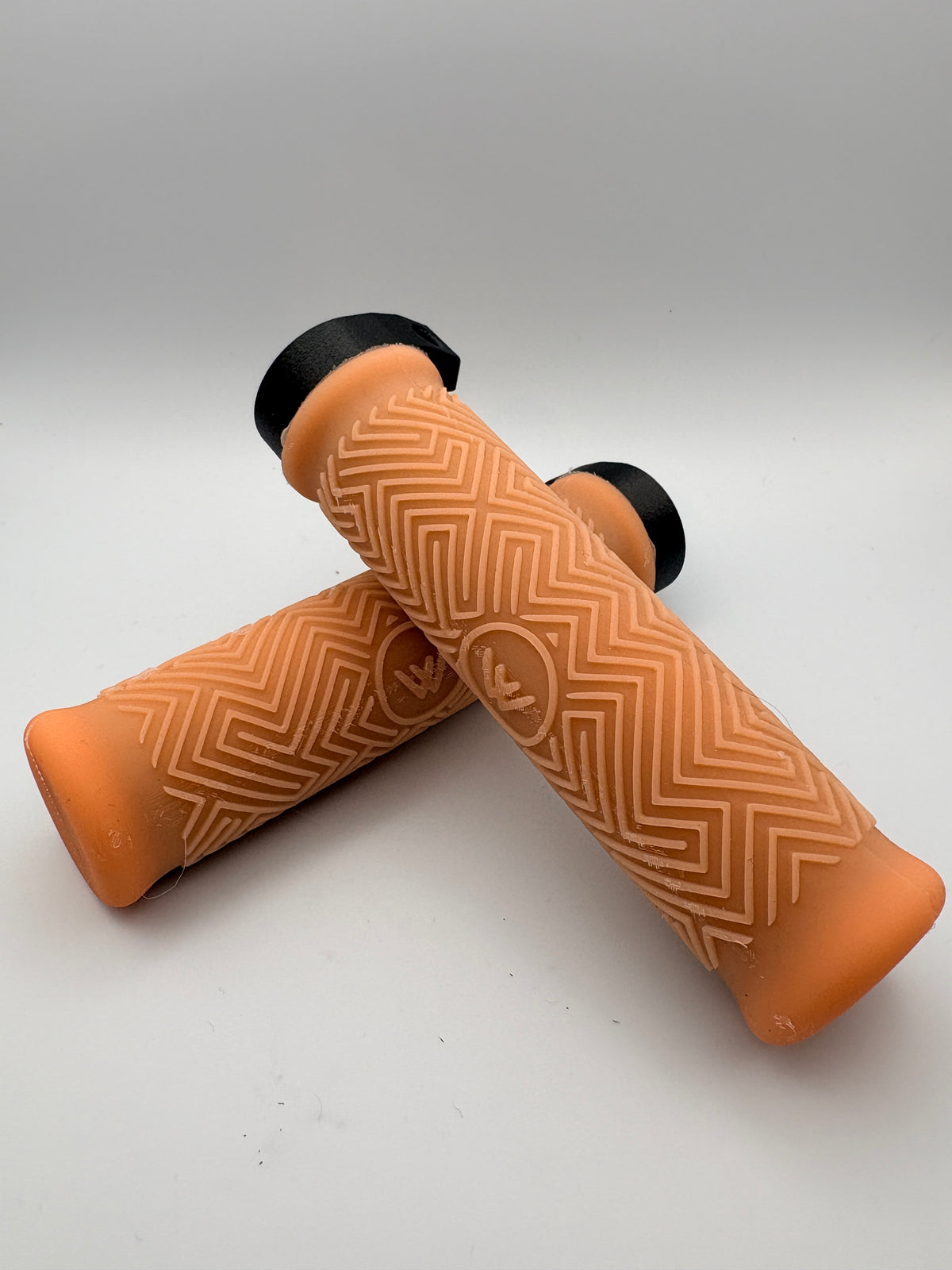 32mm MTB AirGRIPS Silicone Maze (Gummy Silicone)